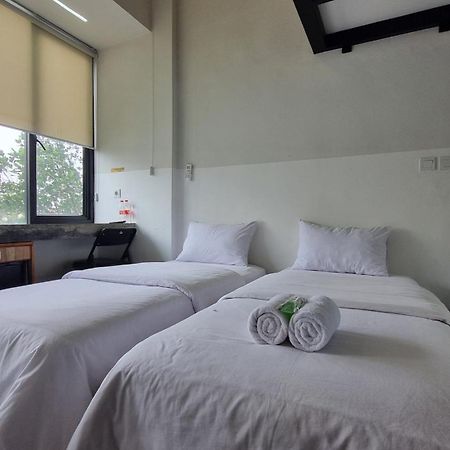 Guest House 555 Nki South Tangerang エクステリア 写真
