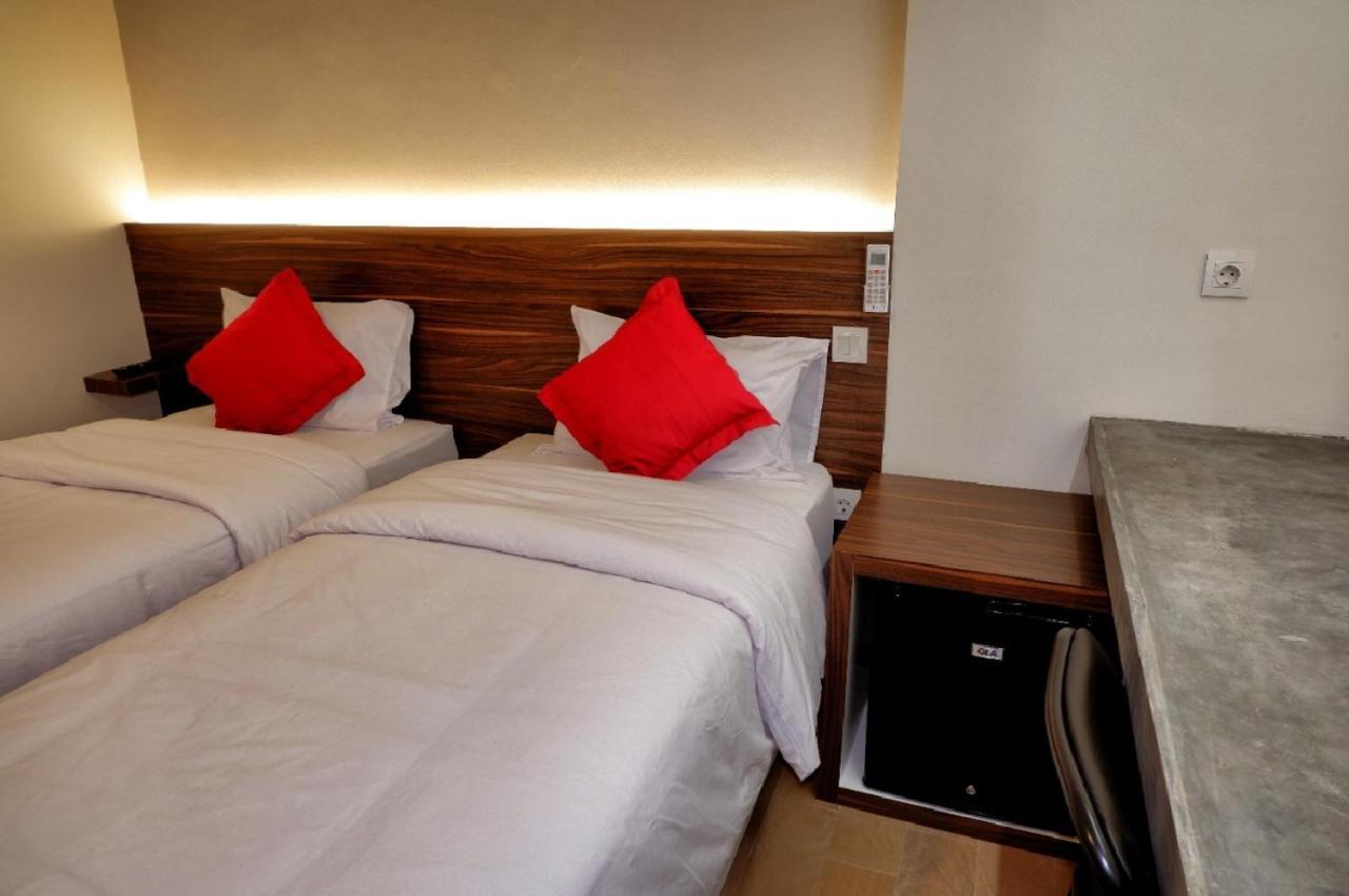 Guest House 555 Nki South Tangerang エクステリア 写真